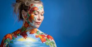 Voimauttava vartalomaalaus | Empowering body painting by Riina Laine