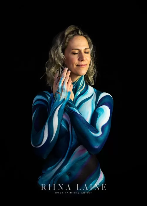 Empowering body painting | Voimauttava vartalomaalaus by Riina Laine